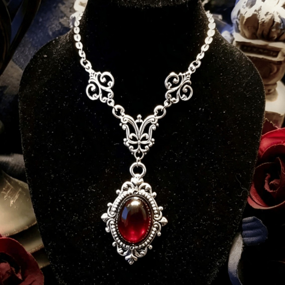Vampire Cameo Necklace,Blood C - Women'S Victorian Accessories recension och pris