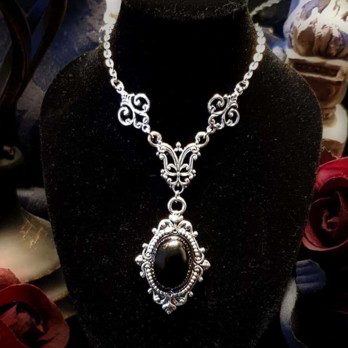 Vampire Cameo Necklace,Blood C - Women'S Victorian Accessories recension och pris