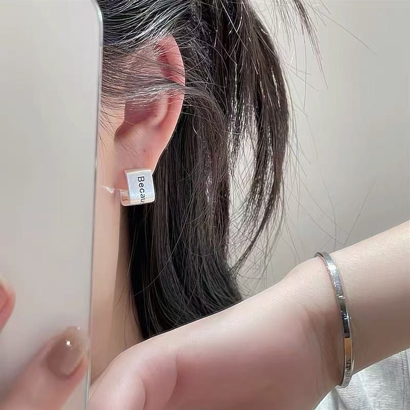 Women‘s Metal Frosted U-shaped - Women Accessories In English recension och pris